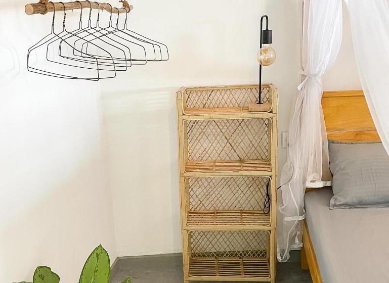 オーシャンビュースタンダードルームバルコニー付き, Just Another Guesthouse