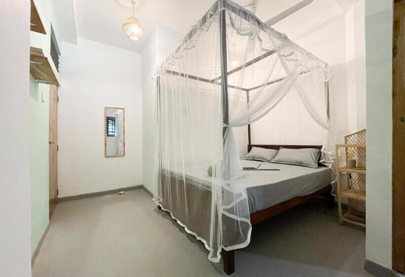 エコノミールーム, Just Another Guesthouse