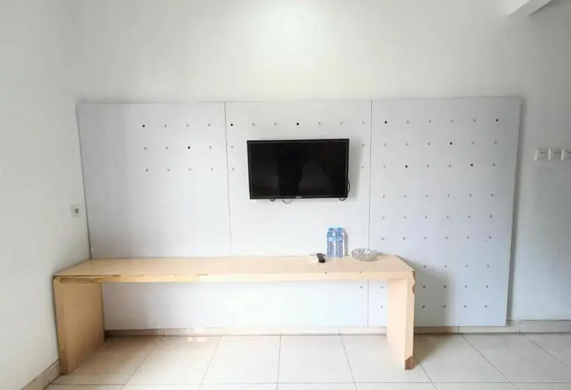 デラックスルーム, Urbanview Hotel B Liv Kendari By Reddoorz