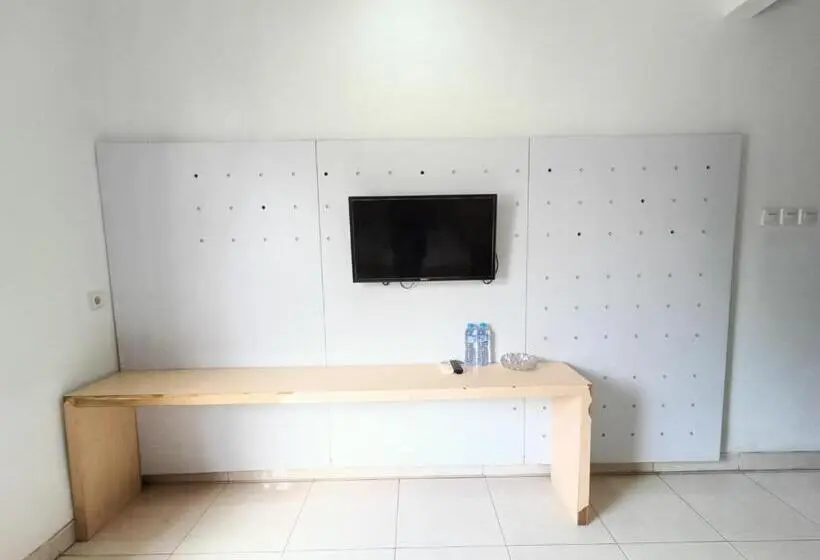デラックスルーム, Urbanview Hotel B Liv Kendari By Reddoorz