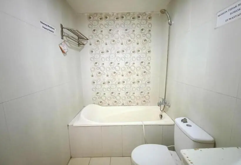 デラックスルーム, Urbanview Hotel B Liv Kendari By Reddoorz