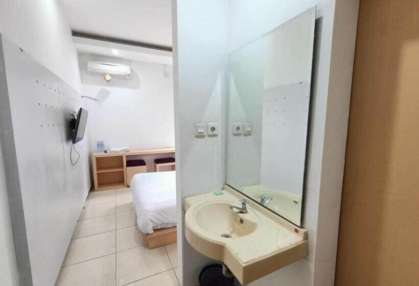 标准间, Urbanview Hotel B Liv Kendari By Reddoorz