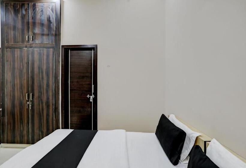 Quarto Triplo Clássico, Collection O Dev S Villa