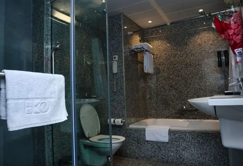 استودیوی استاندارد, Eko Hotel Suites