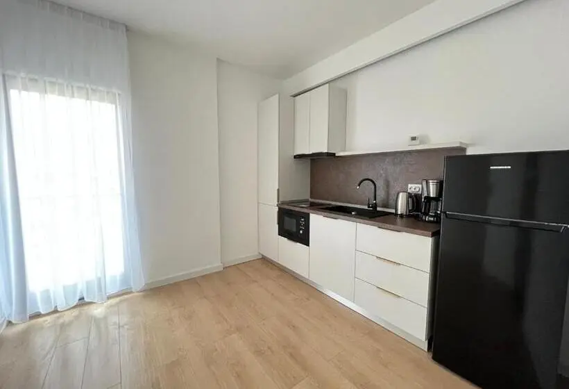 Standart Stüdyo, Exit Apart