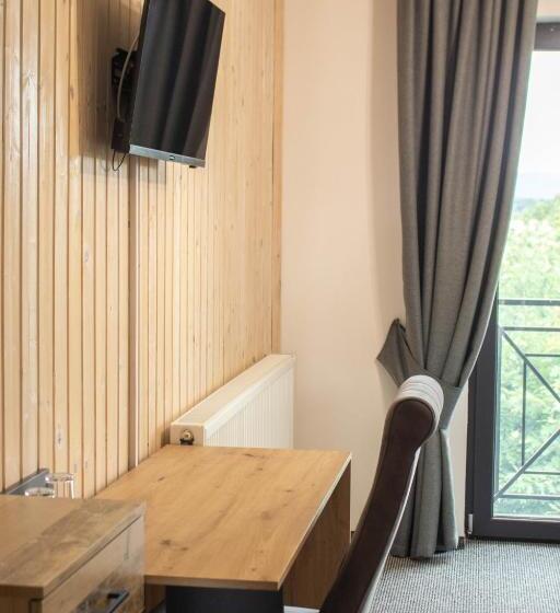 Номер Deluxe, готельно ресторанний комплекс фамілія