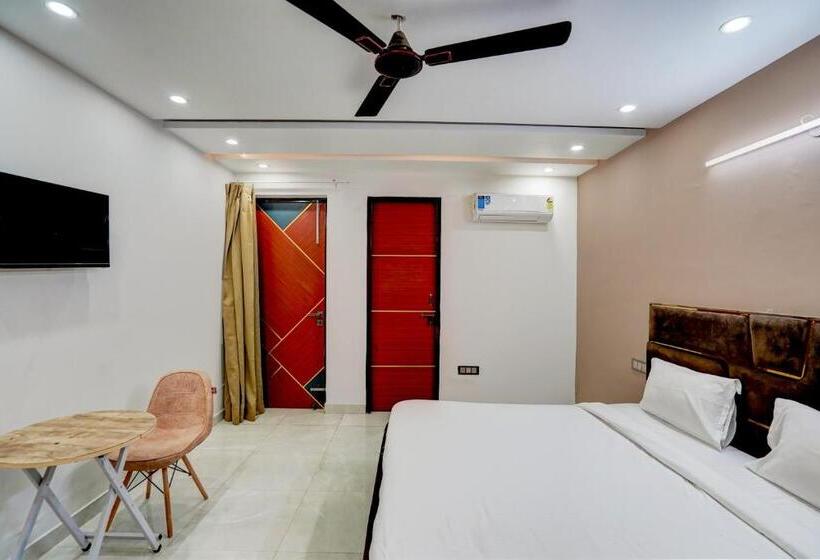 Трехместный Номер Классика, Oyo 82107 Golden Inn