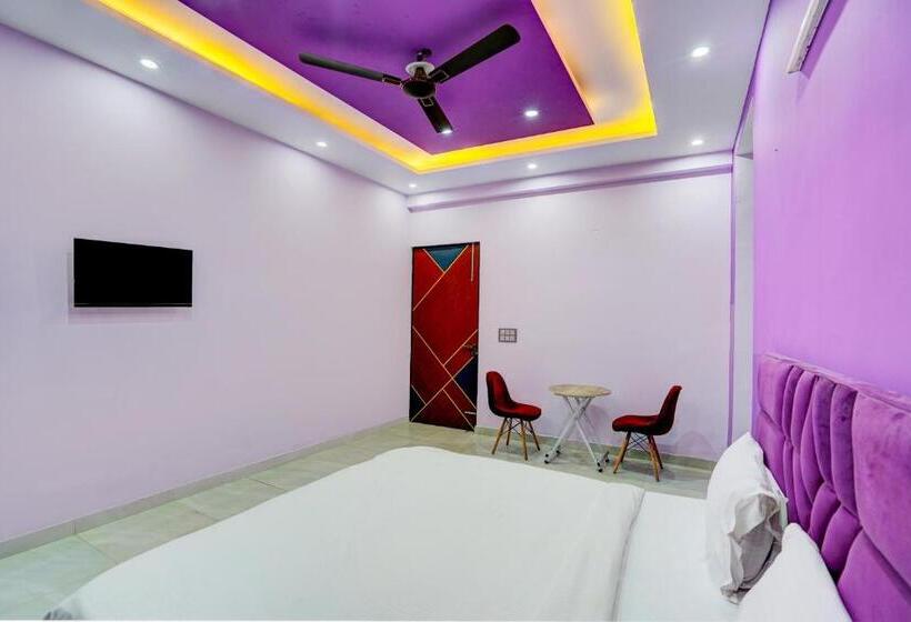 اتاق لوکس سه تخته, Oyo 82107 Golden Inn