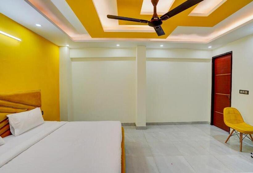 اتاق لوکس سه تخته, Oyo 82107 Golden Inn