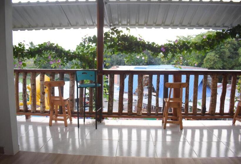 プールビュースイート, Shaddai Restaurante Y Hospedaje