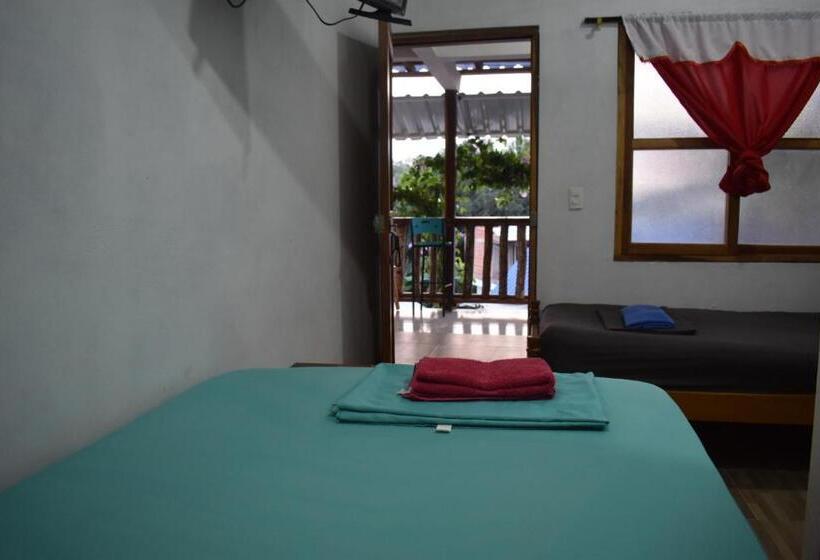 プールビュースイート, Shaddai Restaurante Y Hospedaje