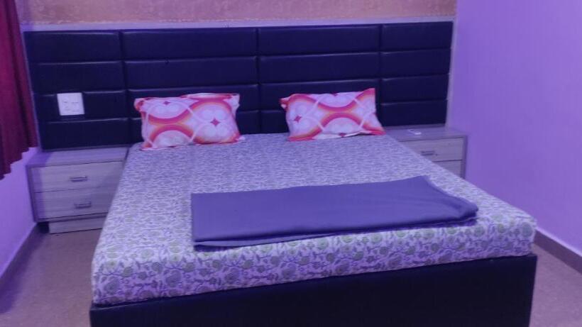 패밀리 룸, Shonarbangla