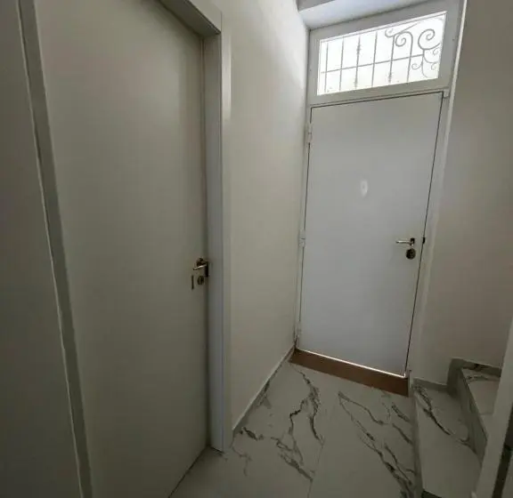 Standard Yhden Hengen Huone, Villa Life