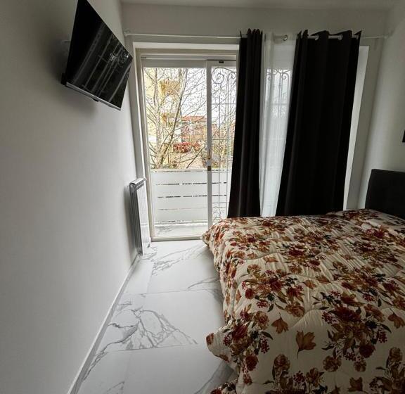 اتاق لوکس با بالکن, Villa Life