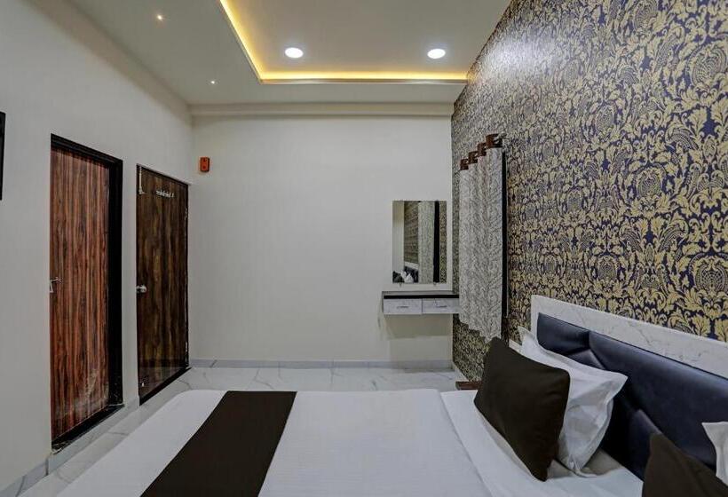 חדר קלאסי לשלושה, Oyo Hotel G L