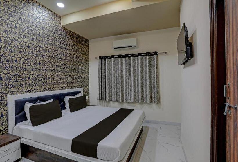 חדר קלאסי לשלושה, Oyo Hotel G L