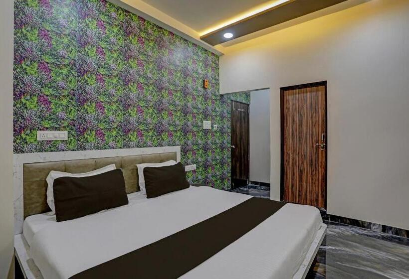 חדר קלאסי לשלושה, Oyo Hotel G L