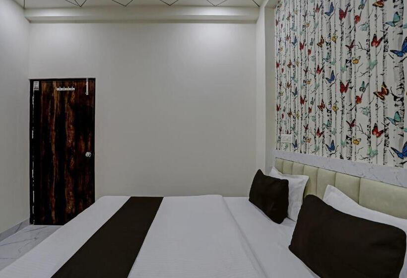 חדר קלאסי לשלושה, Oyo Hotel G L