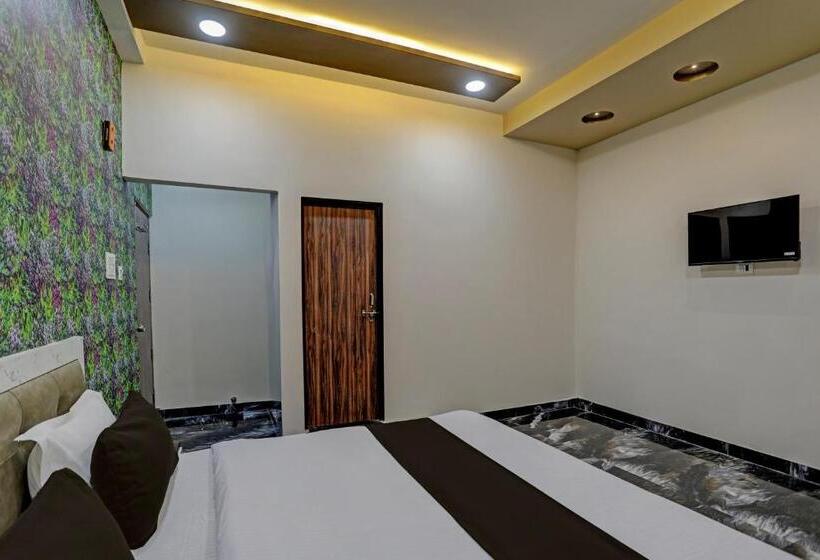 חדר קלאסי לשלושה, Oyo Hotel G L