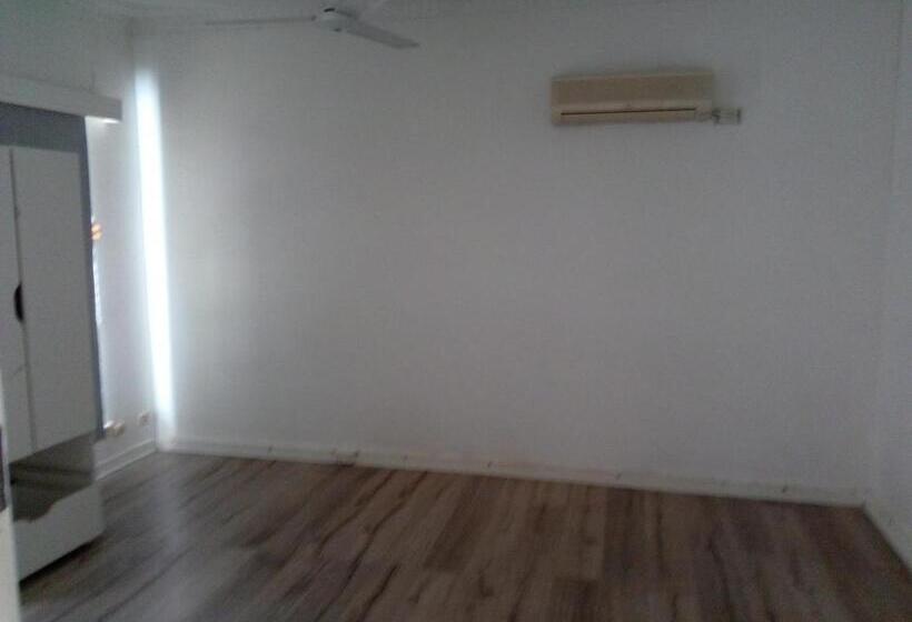 エコノミールーム, Homestay Upon Kenwick Station