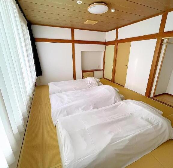 バスルーム共有のトリプルスタンダード, Snow Palace Nozawa