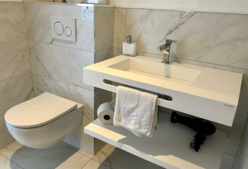 Номер Комфорт, Hôtelya   Lille Villeneuve D Ascq