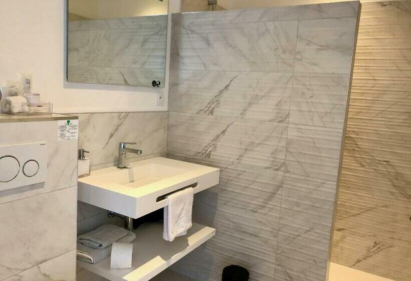 Номер Комфорт, Hôtelya Lille Villeneuve D Ascq