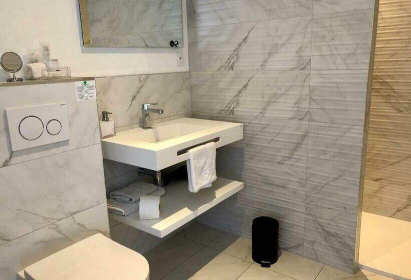 Номер Комфорт, Hôtelya Lille Villeneuve D Ascq