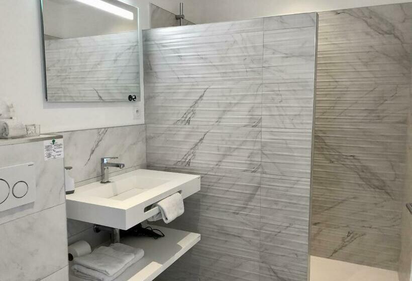 Номер Комфорт, Hôtelya   Lille Villeneuve D Ascq