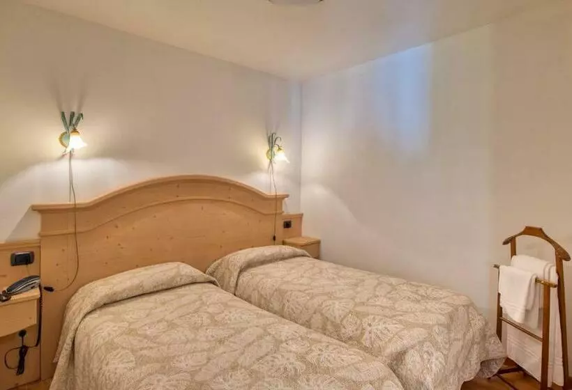 Pokój Czteroosobowy Standard, Albergo Moleta
