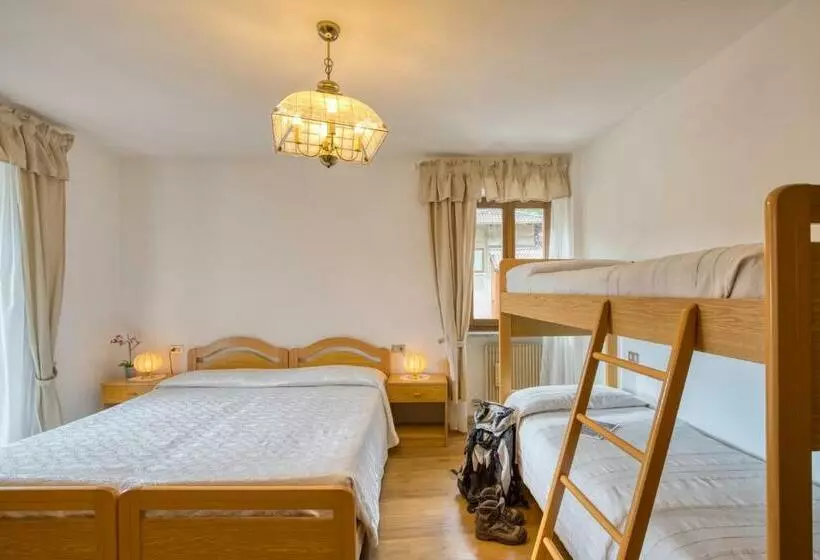 Pokój Czteroosobowy Standard, Albergo Moleta