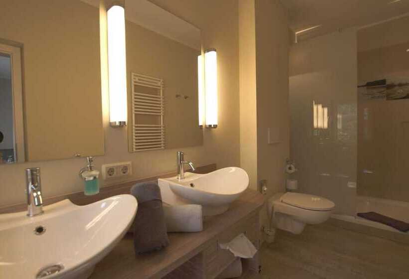 Номер Стандарт Вид на Озеро, Am Untersee