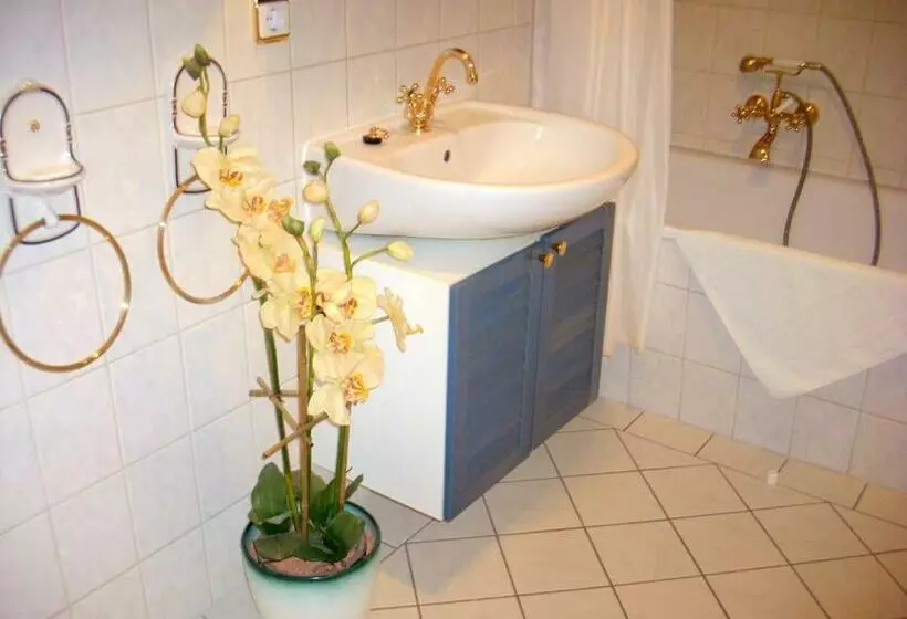 Suite, Elegant Hotel Zur Burg