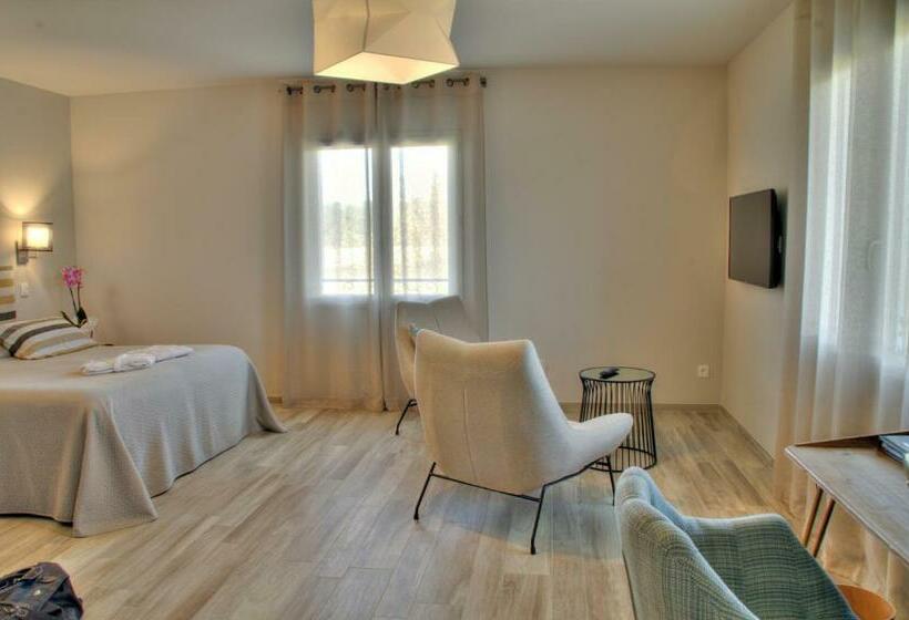 סוויטת ג'וניור, Hôtel La Bastide D Iris