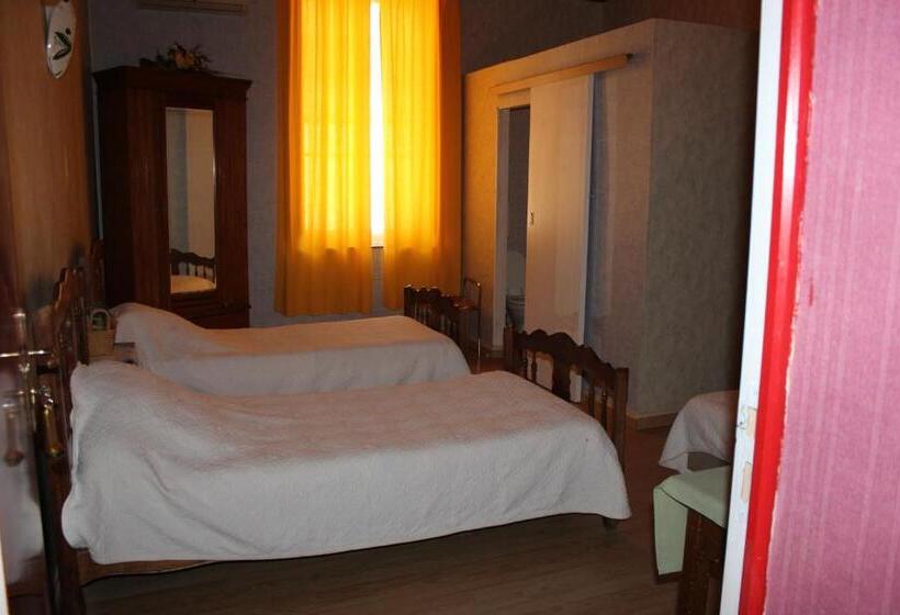 舒适三人间, Restaurant La Camargue