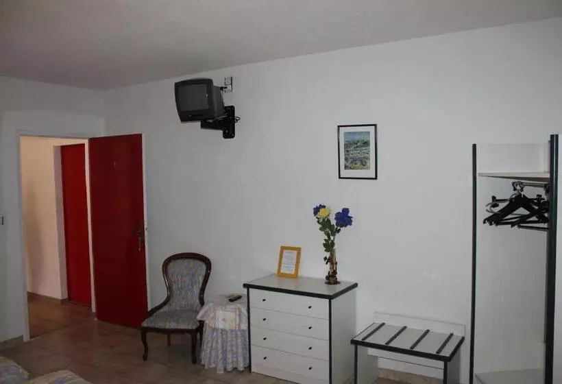 スタンダード４人部屋, Restaurant La Camargue