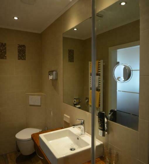 غرفة كومفورت, Unter Den Linden