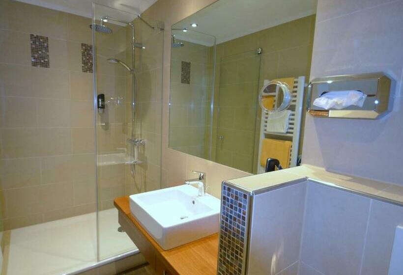 غرفة كومفورت, Unter Den Linden