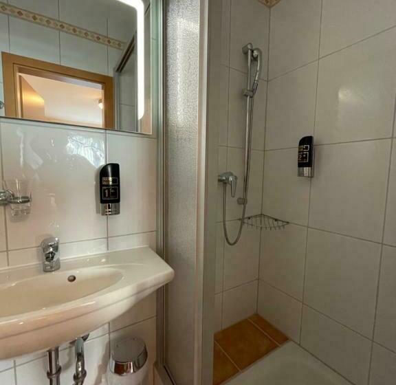 غرفة قياسية, Unter Den Linden