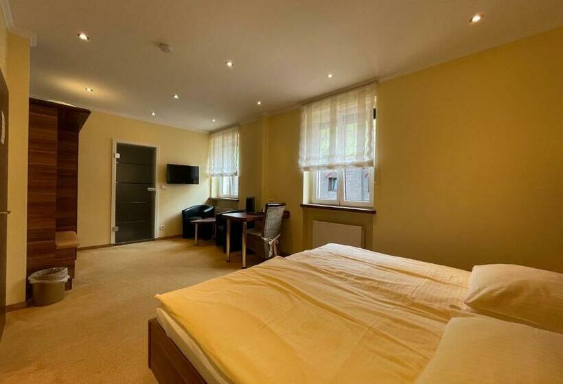 غرفة كومفورت, Unter Den Linden