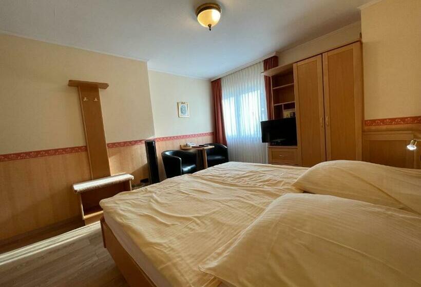 غرفة قياسية, Unter Den Linden