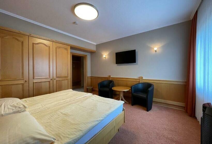 غرفة كومفورت, Unter Den Linden