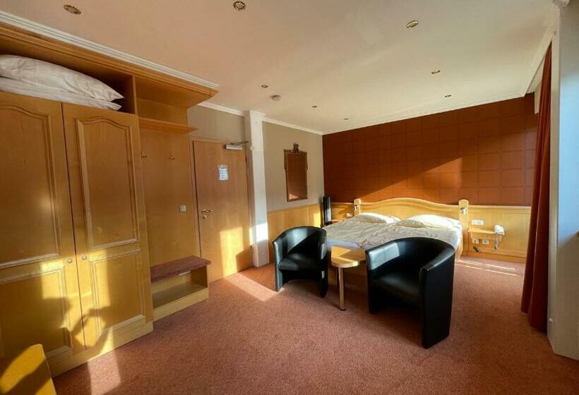 غرفة كومفورت, Unter Den Linden