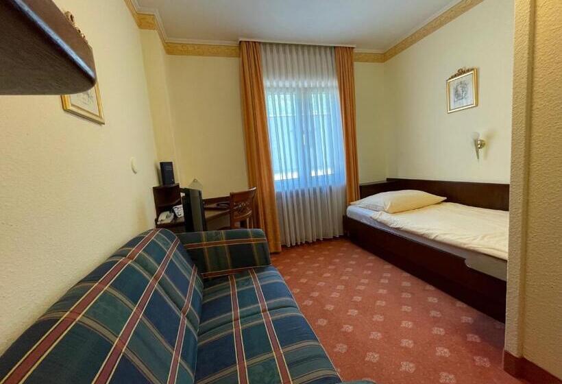 غرفة قياسية فردية, Unter Den Linden