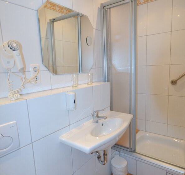 غرفة قياسية فردية, Unter Den Linden