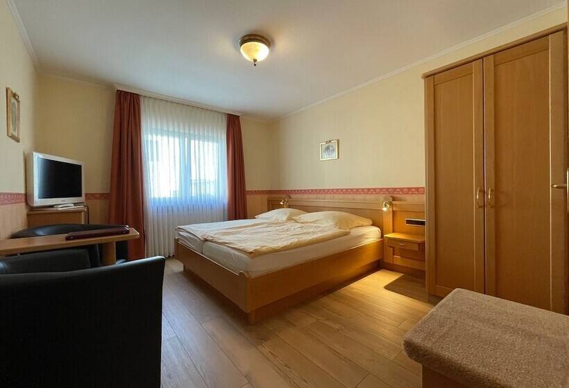 غرفة قياسية, Unter Den Linden