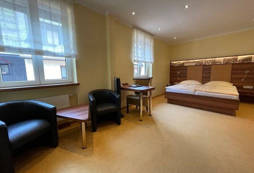 غرفة كومفورت, Unter Den Linden