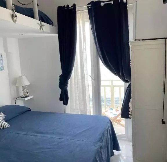 Standard-huone Parveke, La Battigia B&b
