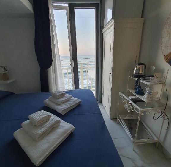 Номер Стандарт с Балконом, La Battigia B&b