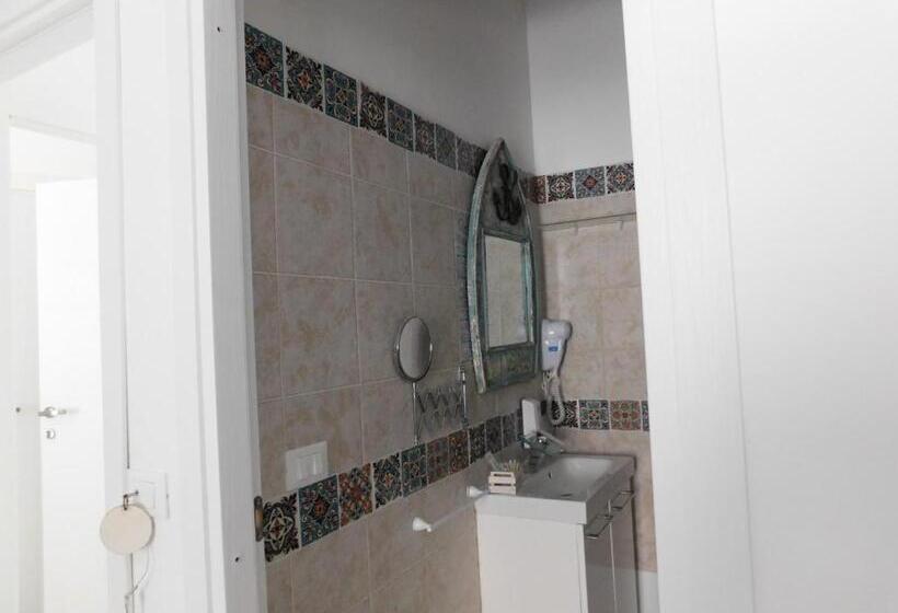Номер Стандарт с Балконом, La Battigia B&b